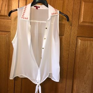 White sleeveless blouse, Size Large